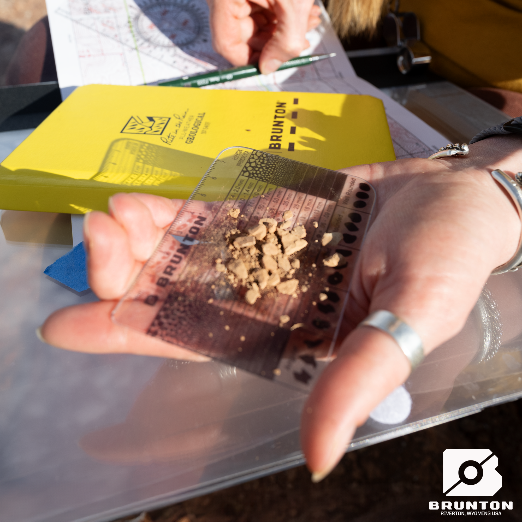Brunton Grain Size Card with Grains